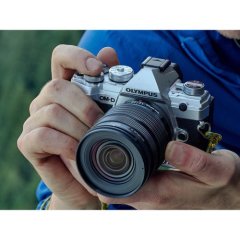 Olympus 12-45mm f / 4 PRO Lens